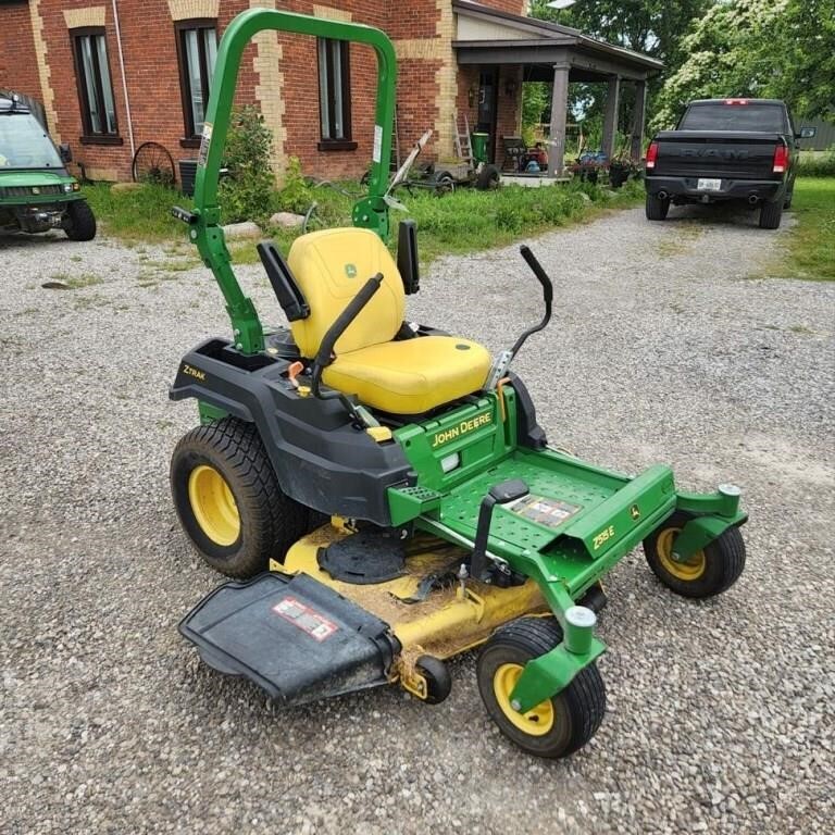 2021 JD 515E Z Trak Zero Turn Lawnmower. 54" Deck