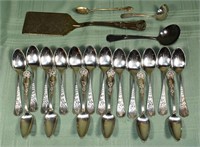 22pcs silverplate: 18 Wm Rogers spoons, etc.; as i