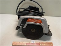 BLACK AND DECKER SAW 1 1/4 HP