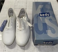 LADIES WHITE KEDS SIZE 7M