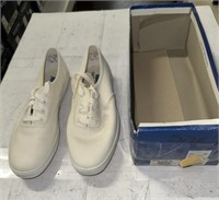 LADIES WHITE KEDS SIZE 7 1/2