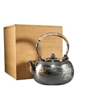 Boiling silver pot in Ming soup