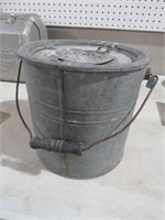 VINTAGE MINNOW BUCKET WITH LID & HDL