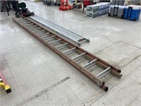 32FT EXTENSION LADDER - FIBERGLASS