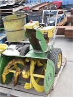 John Deere 726 Gas Powered Snow Blower (Loose and