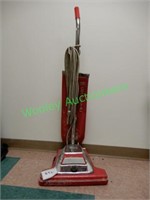 Upright Vacuum with Bag