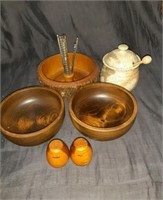Group of wood bowls, walnut Bowl and more