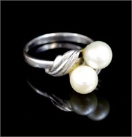 Pearl and white gold ring