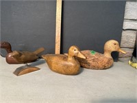 4 Wooden decorative ducks