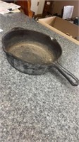 Cast iron pot, unmarked 11 in wide