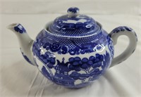 HIC Japan Blue Willow teapot