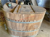 Antique Wood Bath