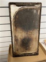 CAST IRON GRIDDLE / NO MARKINGS