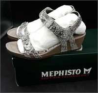 Shoes - *NEW* Mephisto Size 8