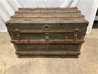 Vintage storeage chest 36x24x20, with vintage