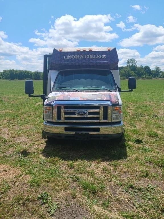 2010 Ford 22 passenger bus 139000 MILES