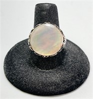 Sterling Large Mother of Pearl Ring 7 Gr Size 9