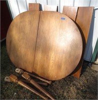 Maple table with 4 leaves