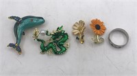 1 Mens Ring & Assorted Pins / Brooches