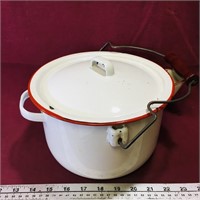 Handled Enamelled Cooking Pot (Vintage)