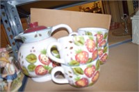 Strawberry Teapot & Teacups
