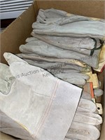 Box of leather gloves no size found