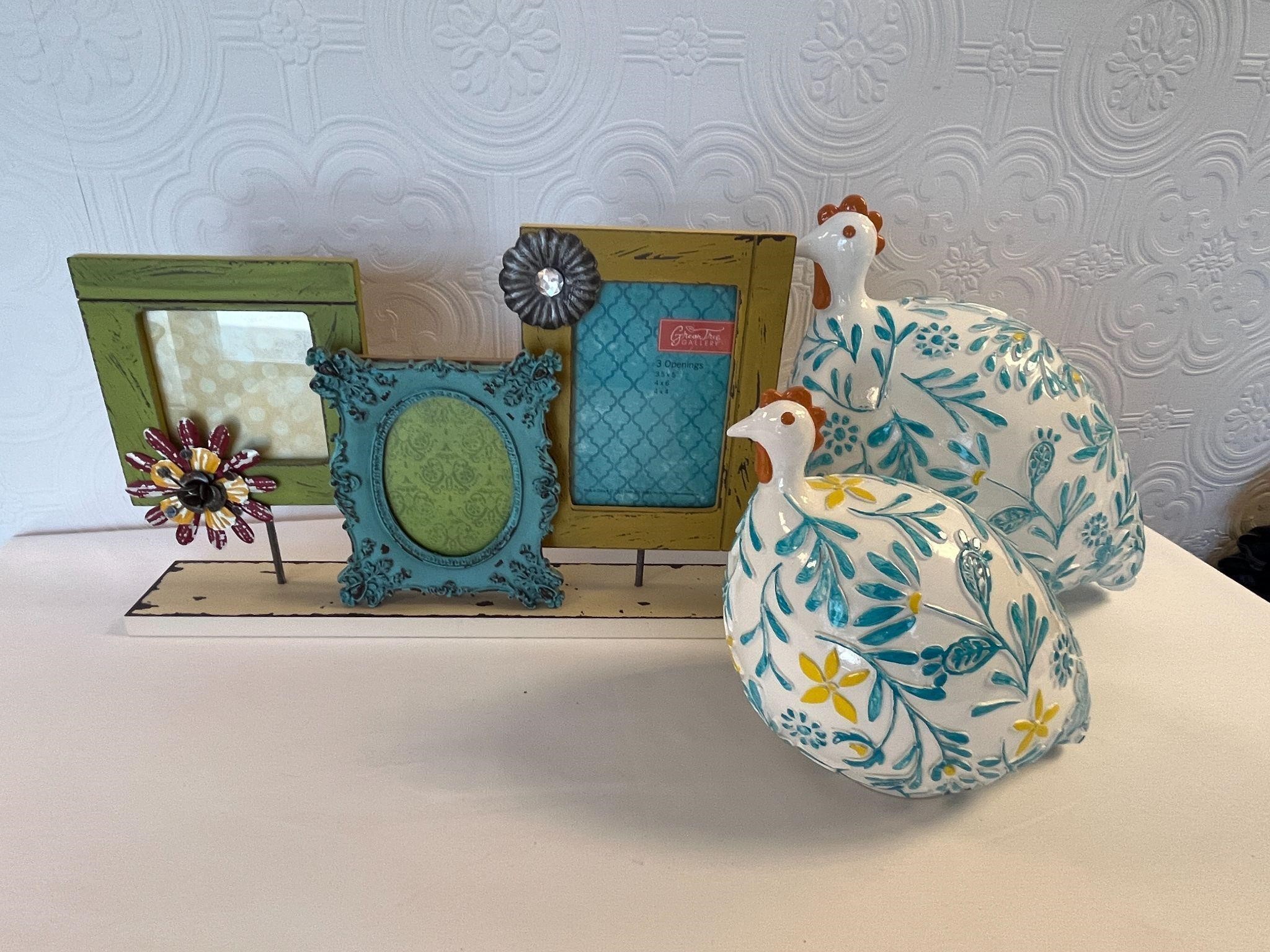 3 Picture Frame & 2 Ceramic Mediterranian Guineas