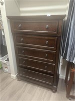 5 Drawer Chest of Drawers Very Nice