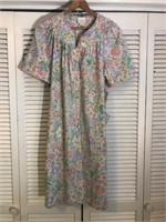 VINTAGE SIMPLY BASIC FLORAL HOUSECOAT LARGE