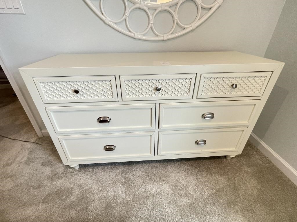 DRESSER