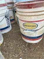 1 bucket of concrete color/hardener