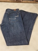 American Eagle - (Size 6) Blue Jeans