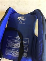 Bass Pro Shop childs 30-50 lb life jacket