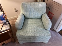 VERY CLEAN ARM CHAIR