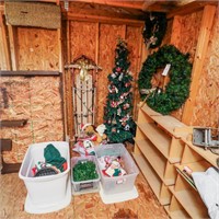 All Christmas in Corner-Tree, Wreaths, Sled