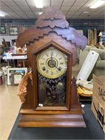Mantle clock with key.