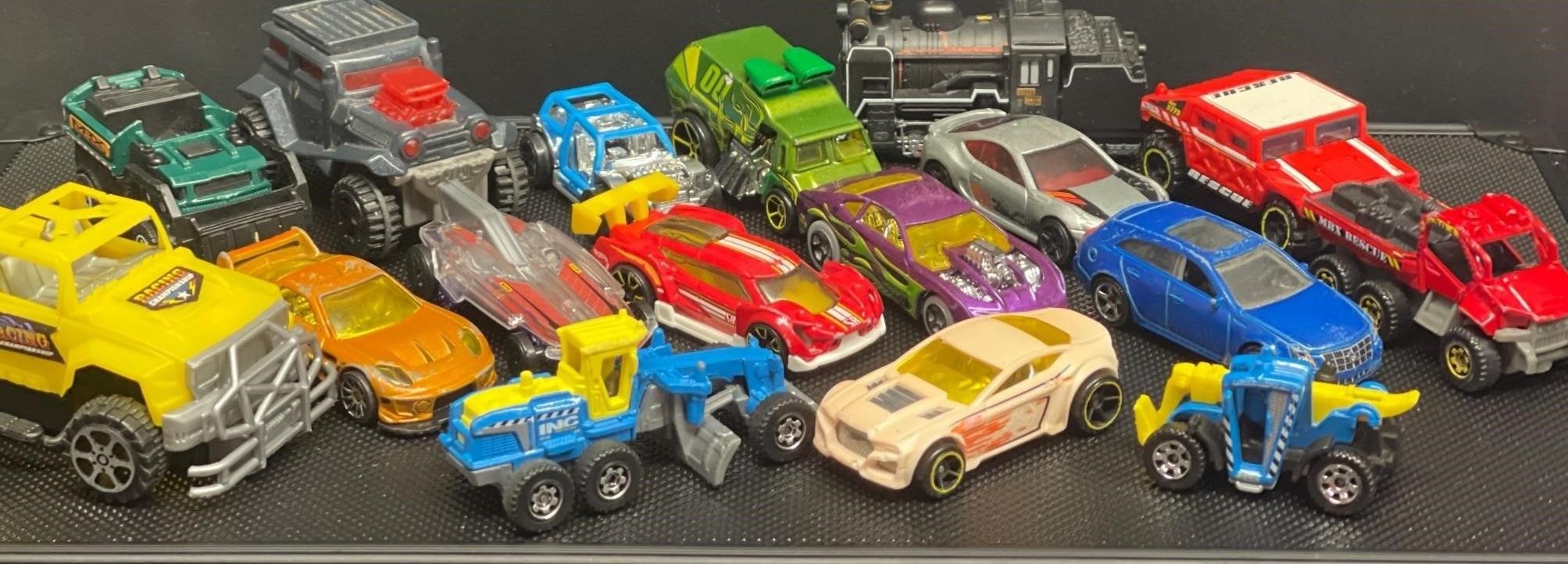 HOT WHEELS DIE CAST COLLECTIBLE MIX LOT