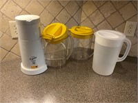 Ice tea maker and 2 extra pitchers