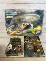 Star trek action figures and ship