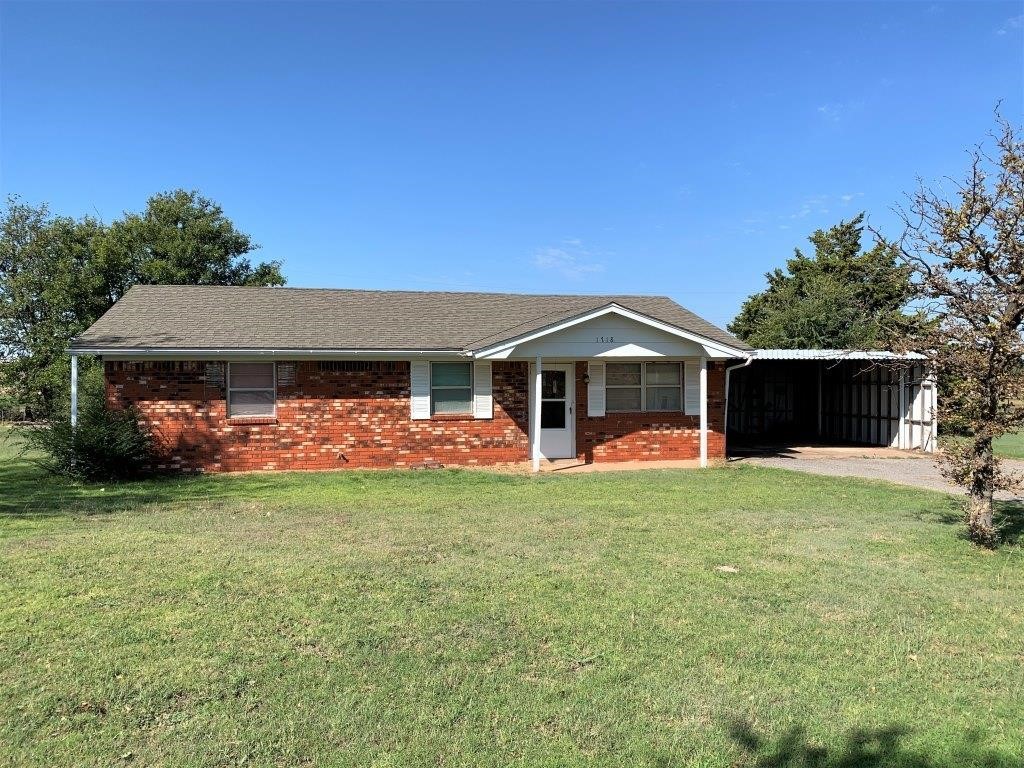 Country Home with Acreage for Sale, Clinton, OK
