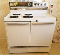 Frigidaire Stove with Double Ovens