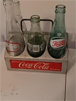 Vtg metal coca cola bottle carrier with 4 bottles