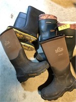 BOX OF BOOTS (MUCK 9/9.5) SIZE 9