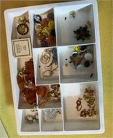 Lot of jewelry mostly earrings