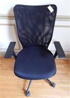 Black mesh back rolling office chair