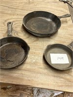 3 cast iron skillets