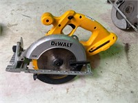 Dewalt DC390 cordless circular saw - saw only