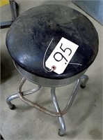 METAL STOOL WITH PADDED TOP