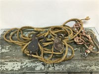 Vtg pulleys with rope