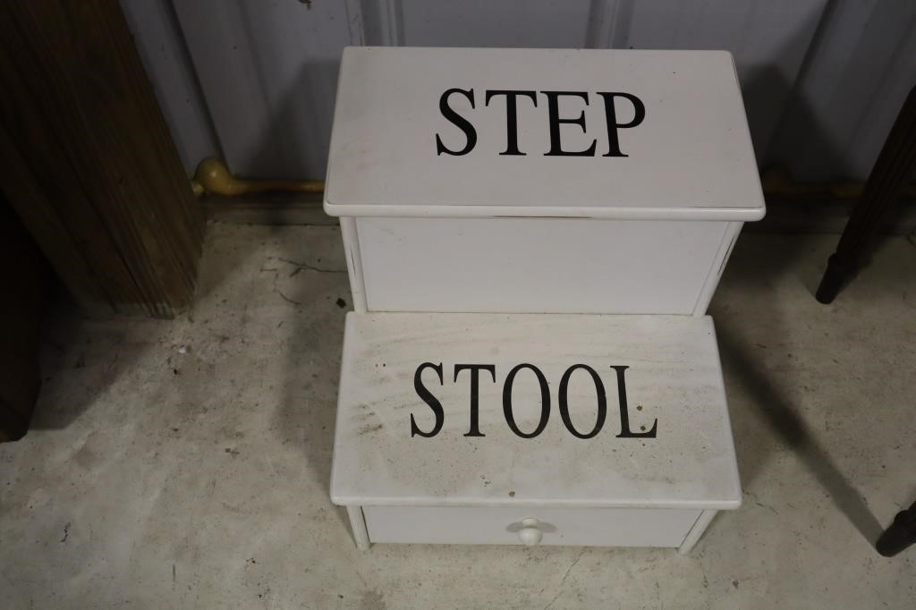 Step stool with 1 drawer